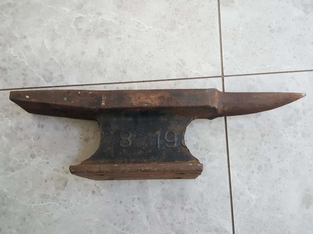 Vintage Anvil - Weight is 5.2kg