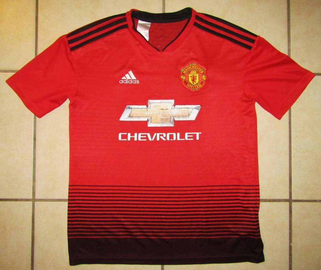 Old Manchester United Football Jersey - Medium Size