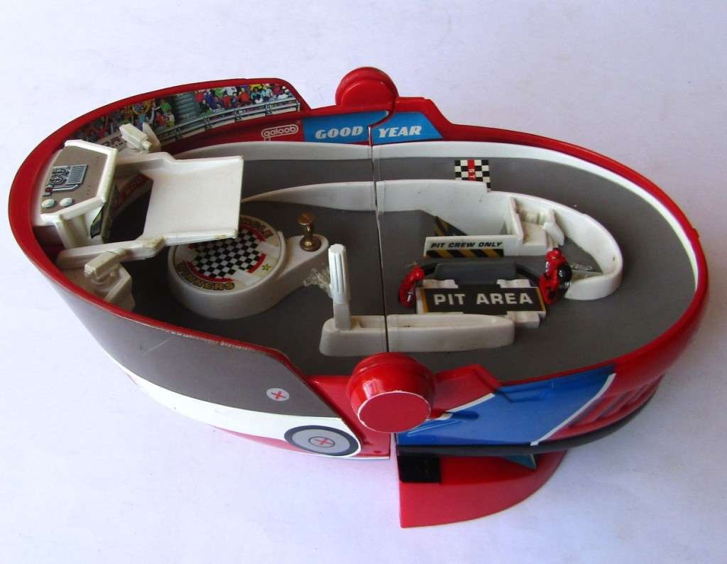 1997 Micro Machines Foldout Helmet Raceway Playset