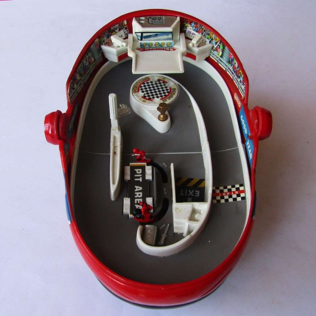 1997 Micro Machines Foldout Helmet Raceway Playset