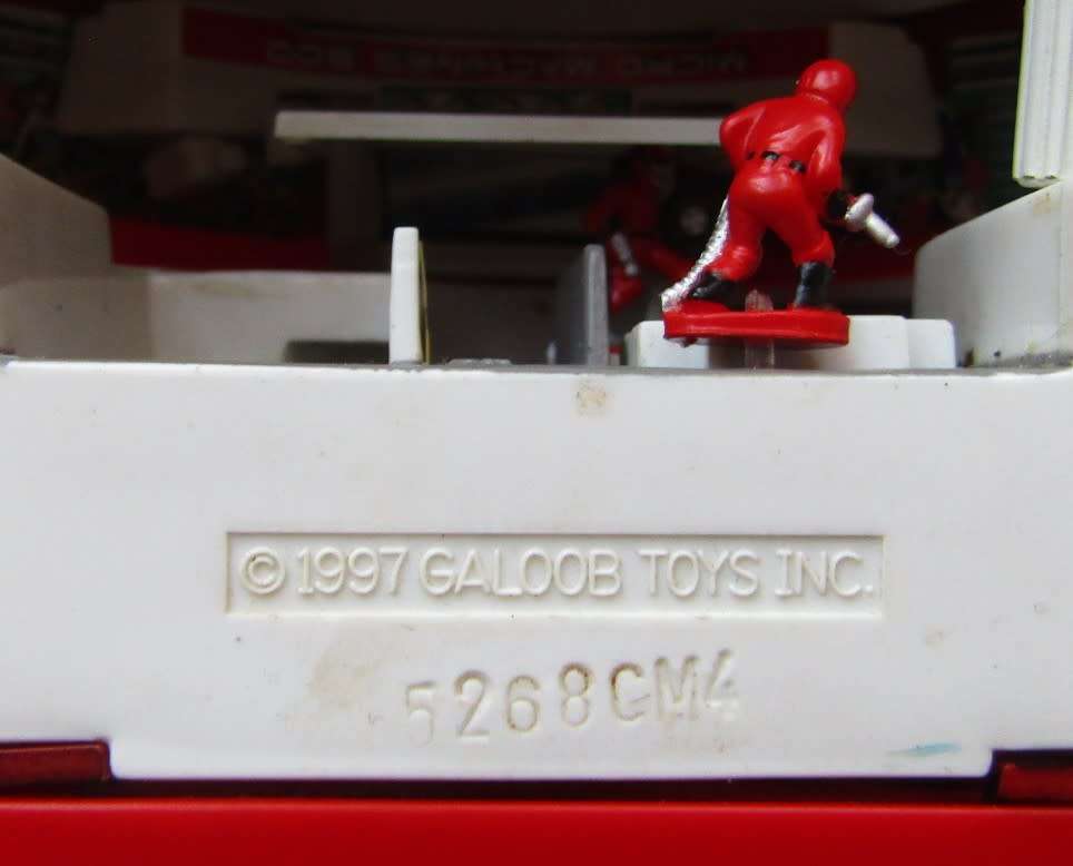 1997 Micro Machines Foldout Helmet Raceway Playset