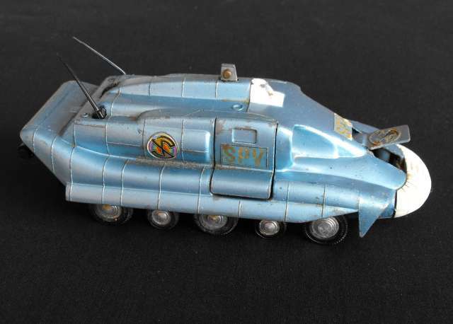 OLD DINKY TOYS SPECTRUM PURSUIT VECHICLE 104
