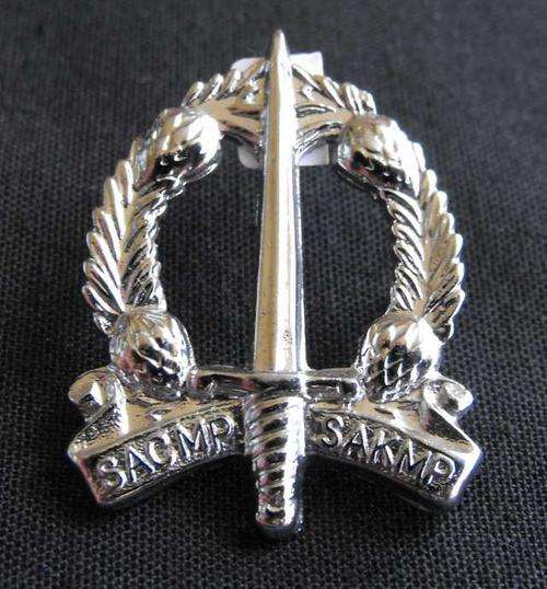 SA CORPS OF MILITARY POLICE CHROME METAL COLLAR BADGE