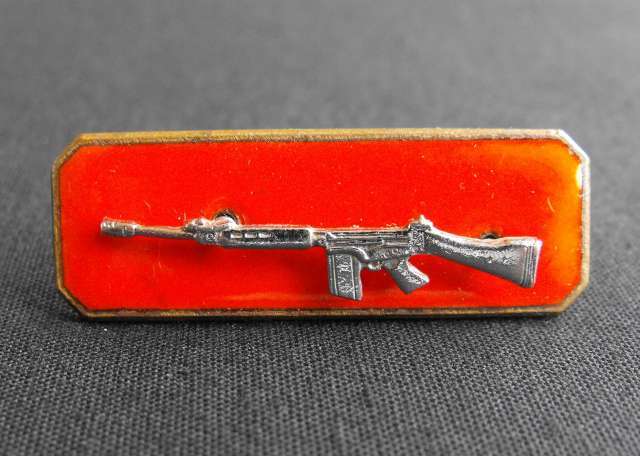 SADF ARMY SHARPSHOOTER METAL BREAST BADGE
