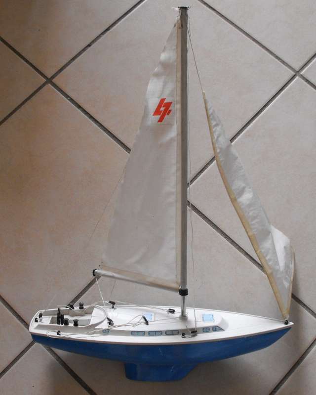 OLD PLASTIC YACHT