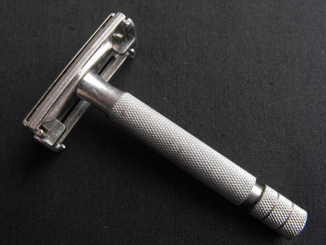 OLD GILLETTE ADJUSTABLE SAFETY RAZOR