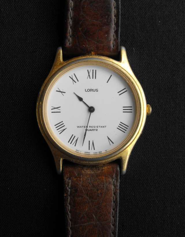 OLD LORUS QUARTZ WATER RESISTANT MENS WATCH