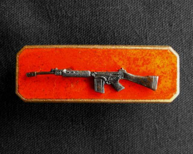 SADF ARMY MARKSMAN METAL BREAST BADGE