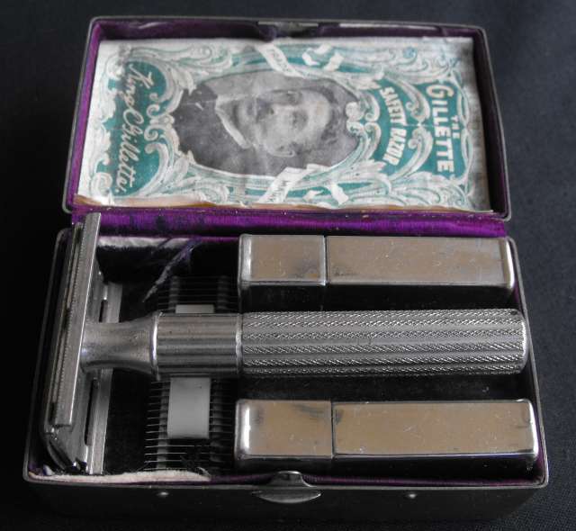 OLD KING GILLETTE SAFETY RAZOR IN METAL CASE