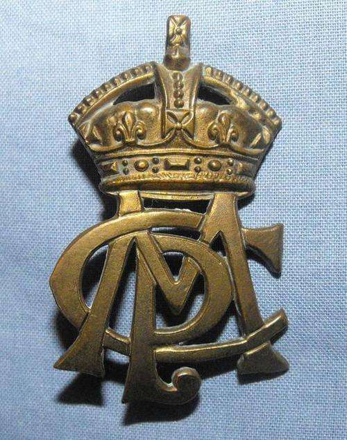 CAPE MOUNTED POLICE BRASS SMASHER HAT BADGE