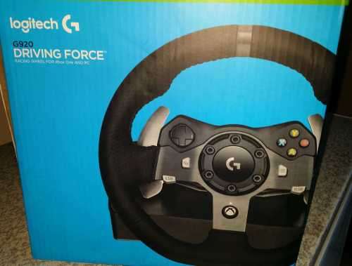 Logitech G920 Driving Force Racing Wheel / Works with XBOX one and PC / Dual-Motor Force / Easy-Acce