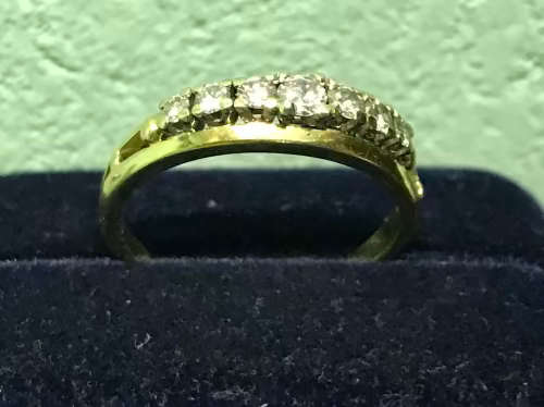 18ct Gold ring 2.9grams 7 Diamonds 0.27ct H/I and VS2-S1