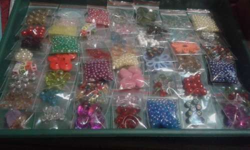 50pkts assorted acrylic goodies plus 40pkts of assorted seedbeads(bidding  on 90pkts all on photos)