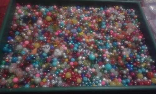 1000 assorted glassbeads...6-8mm..10per pkt..bidding on 100pkts.. 7 pairs of lampwork free