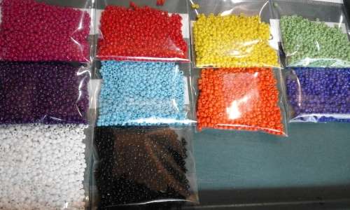 Glassbeads/crystals 1250,metal beads(100),6500 seedbeads...pls see description..first bid r145