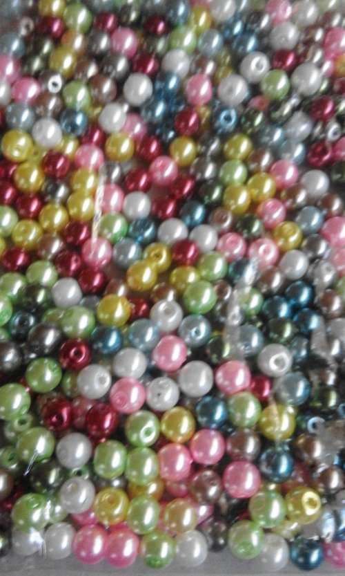 3500 glassbeads,100 metal beads,5@finding kits,satin cord,first bid r200..pls see photos