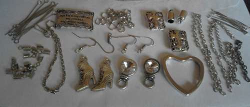 3500 glassbeads,100 metal beads,5@finding kits,satin cord,first bid r200..pls see photos