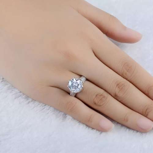 Stunning 8ct engagement ring...s925...size 8
