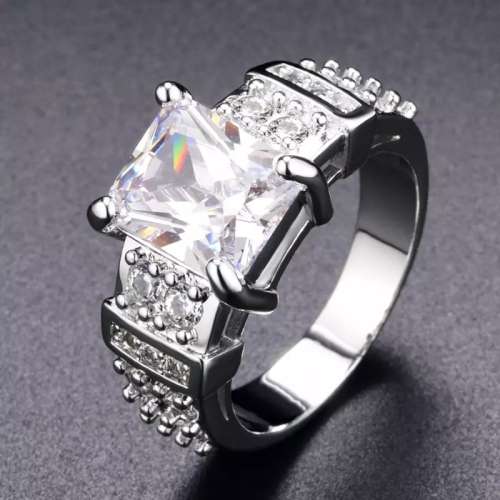 Stunning cz s925 engagement ring...size 7