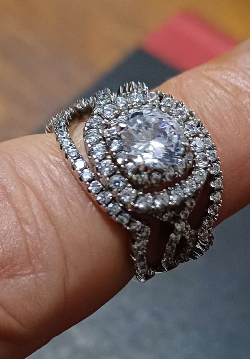 925 exquisite triple set..pls see photos and description..weight 5.3g..size 6