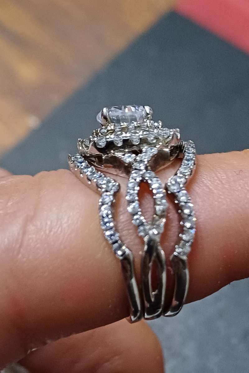 925 exquisite triple set..pls see photos and description..weight 5.3g..size 6