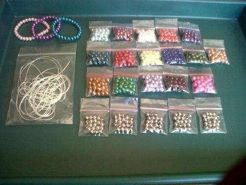 480@4mm glasspearls,100@4mm metal rounds,2mt stretch wire,3@baby bracelets