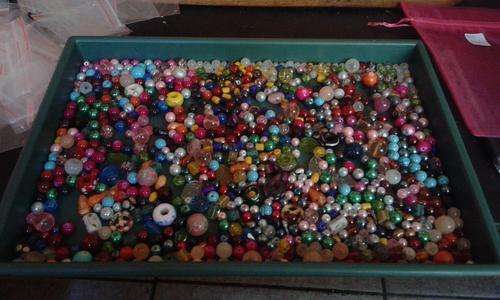 800 glass beads and fancy beads and shell beads and lampwork(80 pkts of 10 assorted)6mm and bigger