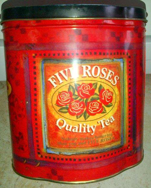 Five roses tin with lid