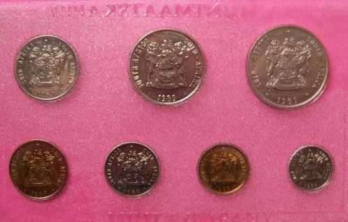 1989 S. A. Mint set. Only 13150 sets minted. See photos