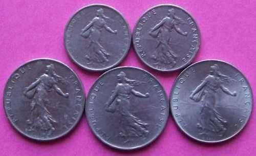 Small collection of coins of France.See photographs and description below.