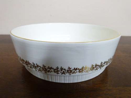 A VERY ELEGANT VINTAGE "CONTINENTAL SA" VEG/SALAD DISH. BEAUTIFUL GOLD TRIMS!