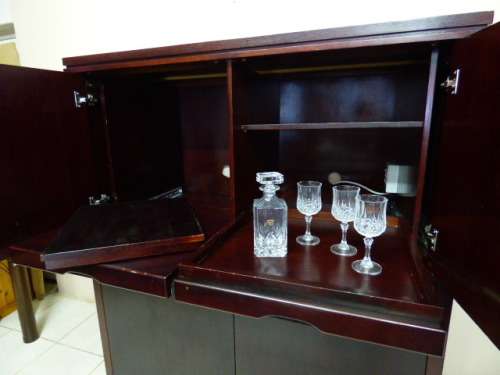 A STUNNING LARGE MAHOGANY VENEER MULTI PURPOSE CABINET. BAR FRIDGE, TV, DRINKS, ALL IN ONE!!!