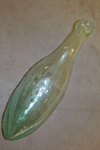 A STUNNING RARE ANTIQUE VICTORIAN "AMPHORA" SHAPED GLASS TORPEDO SODA BOTTLE