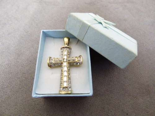 A GORGEOUS GOLD PLATE & DIAMANTE CROSS PENDANT. BEAUTIFUL AS A CONFIRMATION/FIRST COMMUNION GIFT!!!