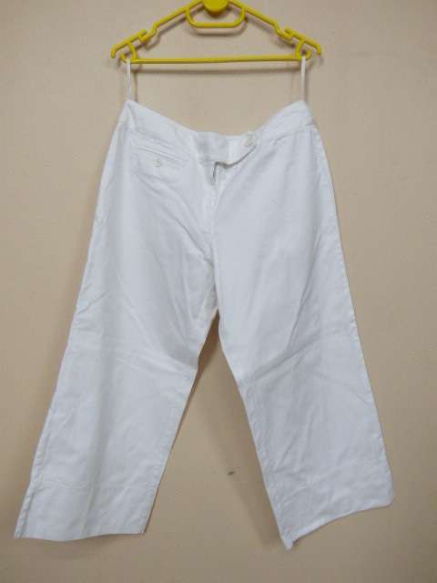 A LOVELY PAIR OF "DIJON' 3/4 PANTS.
