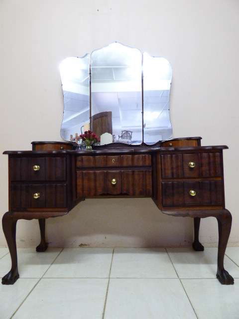 A GORGEOUS SOLID IMBUIA BALL & CLAW DRESSING TABLE WITH 6 DRAWERS AND 3 MIRRORS. STUNNING!!!
