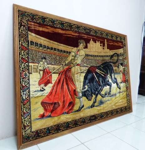 A MAGNIFICENT LARGE, COLOURFUL WALL HANGING CARPET IN A BEAUTIFUL WOODEN FRAME!!! FABULOUS!!!