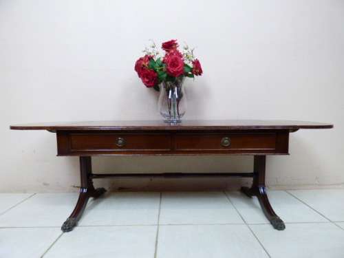 A GORGEOUS CENTRE COFFEE TABLE WITH DROP LEAF SIDES & 2 DRAWERS!!! FANTASTIC FOR SMALLER AREAS!!