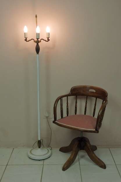 A GORGEOUS TALL THREE-ARM VINTAGE FLOOR LAMP WITH "CANDLE" TUBE CUFFS AND CAST IRON WEIGHTED BASE