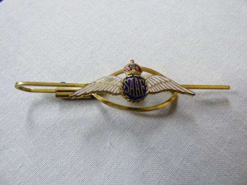 A WW2 SA AIR FORCE PILOT'S WING TIE PIN.