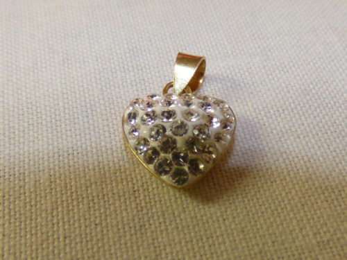 A FABULOUS, DAINTY GOLD PLATED AND CRYSTAL HEART PENDANT, STUNNING ON A CHAIN!!