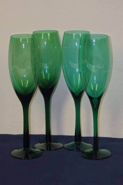 A GORGEOUS SET OF 4x TALL "GREEN GLASS" FLUTED CHAMPAGNE GLASSES - IDEAL FOR COCKTAILS TOO