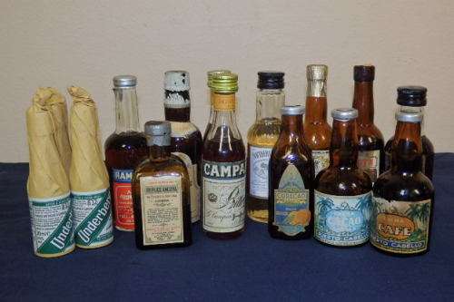 A SUPERB COLLECTION OF 15x ASSORTED MINIATURE COLLECTIBLE ALCOHOL BOTTLES