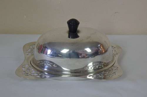 A BEAUTIFUL BRITISH MADE VINTAGE EPNS SILVER PLATED "LIDDED" BUTTER DISH