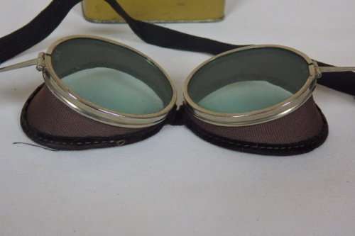 AN AWESOME PAIR OF VINTAGE USA MADE "WILLSON GOGGLES" AVIATOR/ MOTORCYCLE GOGGLES IN THEIR BOX