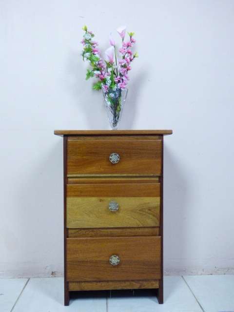 AN ABSOLUTELY GORGEOUS, STYLISH SOLID KIAAT SIDE PEDESTAL WITH 3 DRAWERS!! STUNNING!!!