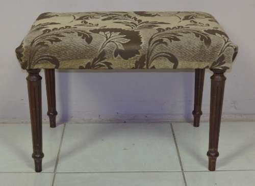 AN AWESOME AND LUXURIOUSLY UPHOLSTERED (LARGER) VINTAGE FOOT STOOL WITH STUNNING ROUND "FLUTED" LEGS