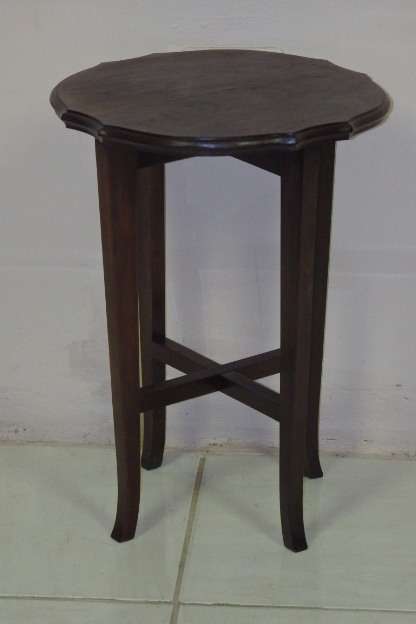 A STUNNING SOLID TEAK "TALL" OCCASIONAL/ COFFEE TABLE - IDEAL HEIGHT FOR WING-BACK CHAIRS