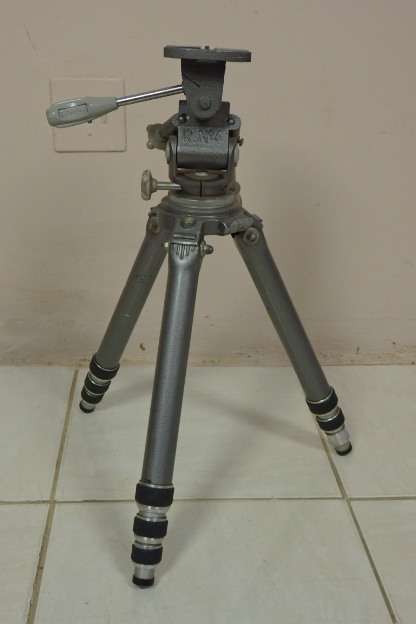 A FANTASTIC FRENCH MADE (PROFESSIONAL) GITZO No. 4 CAMERA TRIPOD w/ ADJUSTABLE LEGS & ATTACHMENTS