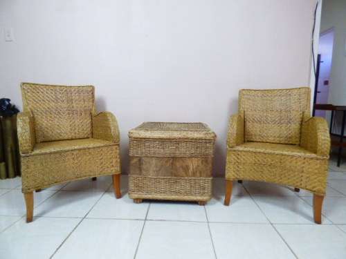 A STUNNING VERY VERSATILE WICKER MULTI PURPOSE/COFFEE TABLE. LOVELY AROUND THE HOME!!